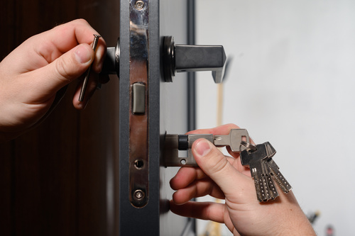 Installation of lock and door handle to interior doors, locksmith works with doors.