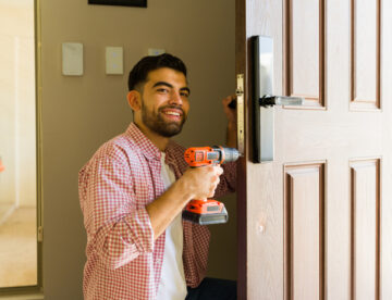 locksmith fixing door lock